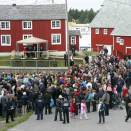 Kongeparet besøker Selsøysvik i Rødøy kommune  (Foto: Knut Falch, Scanpix)